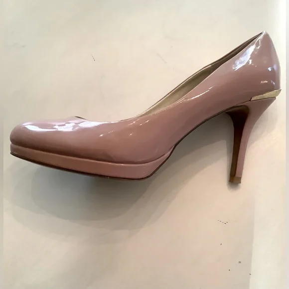 Tahari Patent Leather Blush Pink Wilma Heels Size 8 - Picture 2 of 9